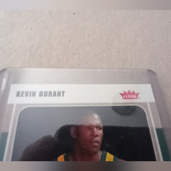Kevin Durant Rookie Card - Picture 3 of 7